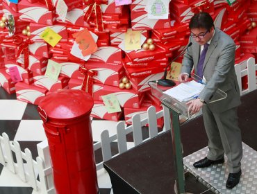 Lanzan campaña de Correos para hacer regalos a niños vulnerables en Navidad