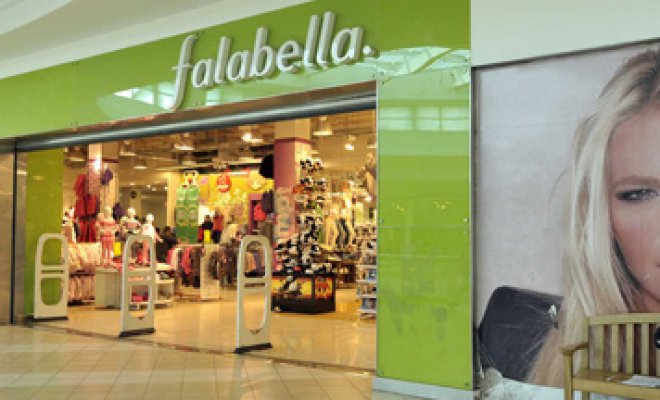 Millonario robo de relojes desde tienda Falabella en Huechuraba