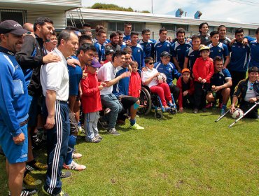 Plantel de Huachipato compartió con los niños de la Teletón