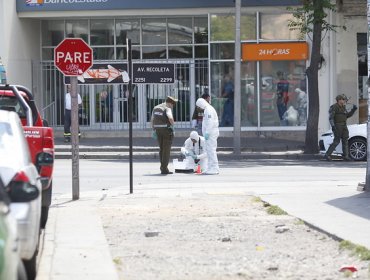 Cinco detenidos y un asaltante muerto tras robo a banco en Recoleta