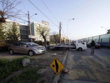 Detienen a dos jóvenes que huían de la policía en un auto robado