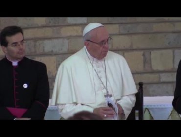 El papa visita un barrio marginal de Nairobi