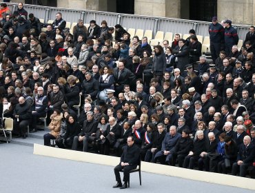 Realizan homenaje a las víctimas de los atentados en Francia