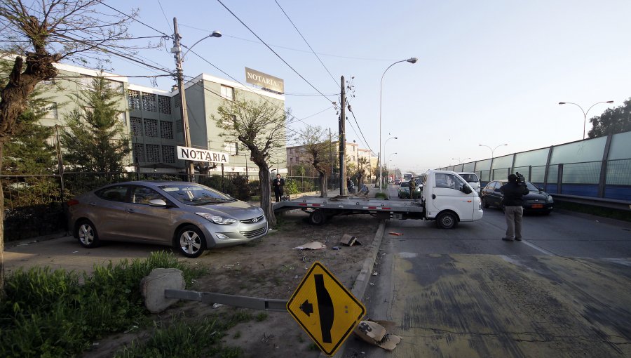 Detienen a dos jóvenes que huían de la policía en un auto robado