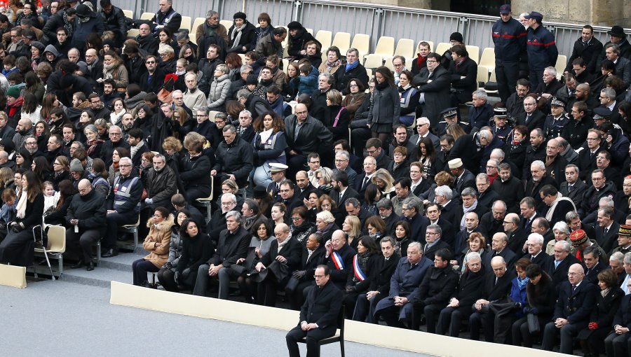 Realizan homenaje a las víctimas de los atentados en Francia