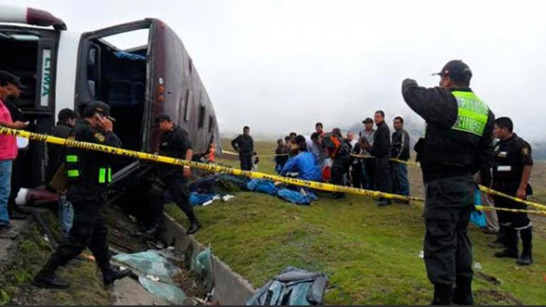 Al menos 8 muertos y 25 heridos tras choque de autobuses en el sur peruano