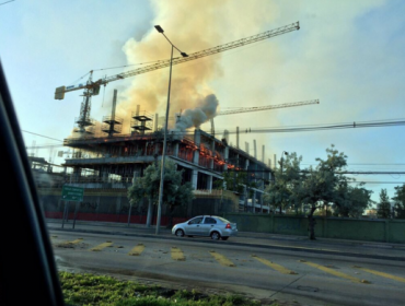 Incendio afecta hospital en construcción en La Florida