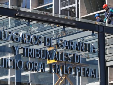 Condenan a 5 años de régimen cerrado a menor por "portonazo" en Conchalí