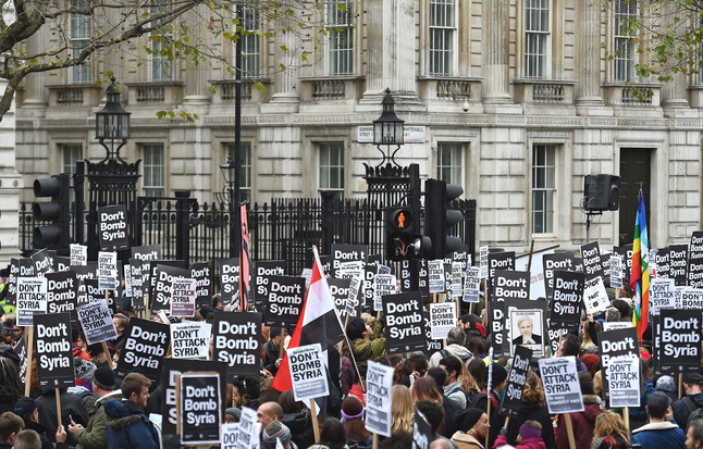 Cientos de personas se manifiesta en Londres en contra de atacar en Siria