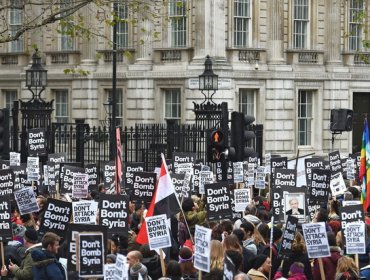 Cientos de personas se manifiesta en Londres en contra de atacar en Siria