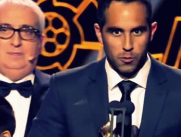 Así vivió Claudio Bravo la premiación como mejor portero de la Liga