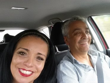 Conocido humorista chileno pide matrimonio arriba de un avión