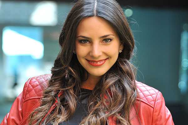 Daniela Castillo lidera la campaña de navidad de Fundación San José