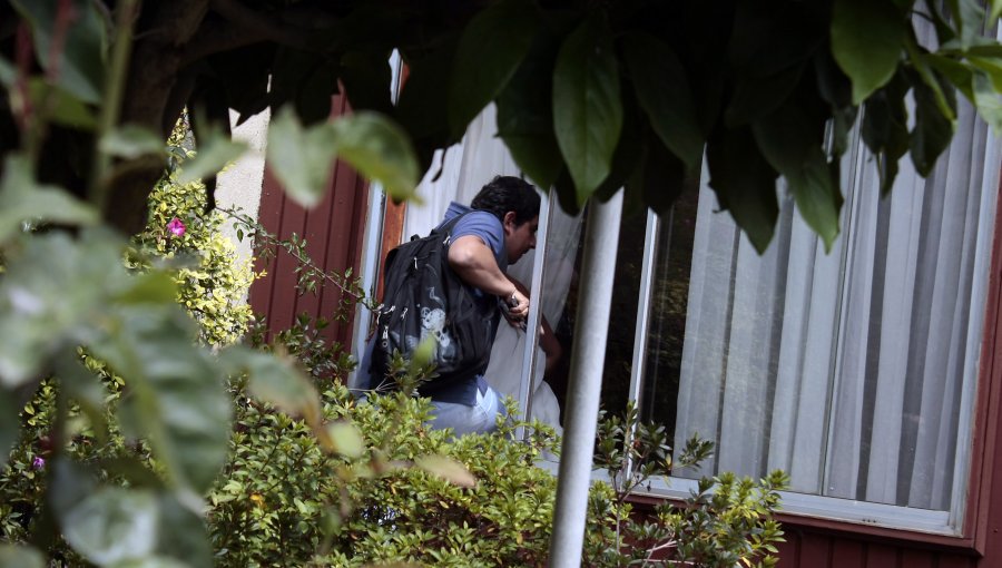 Sujetos roban en domicilio de Lo Barnechea y agreden a dueño de casa