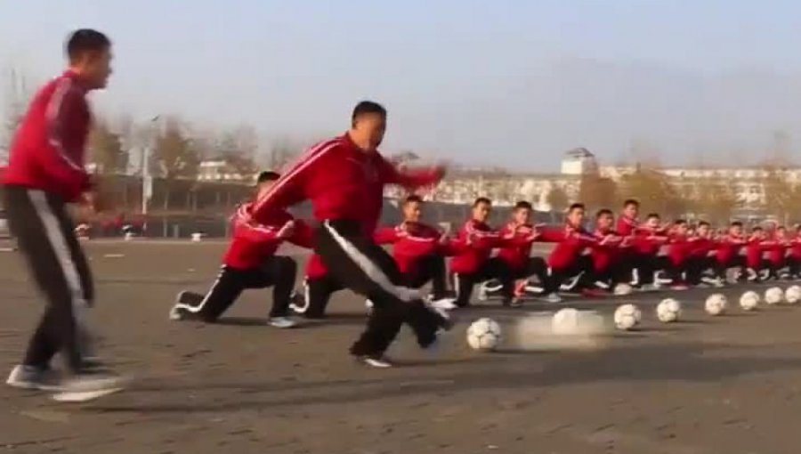 Al Puro estilo Shaolín soccer. Escuela de Fútbol entrena a jóvenes con la técnica del kung-fu