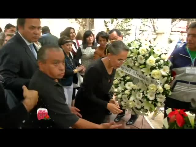 Tras emotivo mensaje para Chespirito, Salen a la luz imágenes del escándalo durante misa en recuerdo