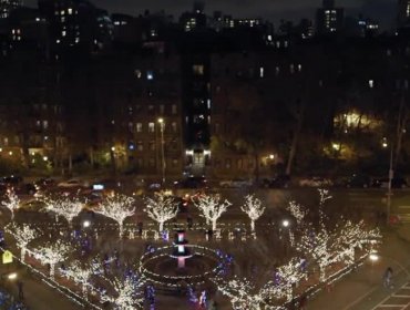 Más de 50 mil luces navideñas se prenden misteriosamente en Nueva York