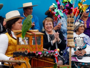 Presidenta Bachelet saludó a los "Tesoros humanos vivos 2015” de nuestro país