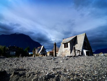 Muestra artística retrata desastre y retorno a Chaitén tras erupción del volcán