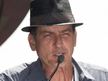 Charlie Sheen lo demanda su Exnovia por abusos y esconder que tenía VIH