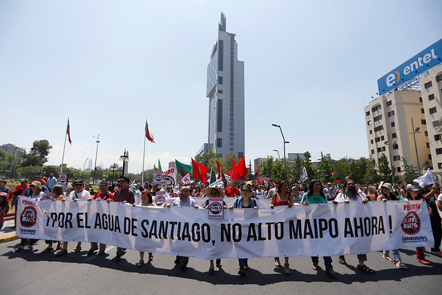 Marcha por el agua de Santiago "No Alto Maipo Ahora" se tomó las calles