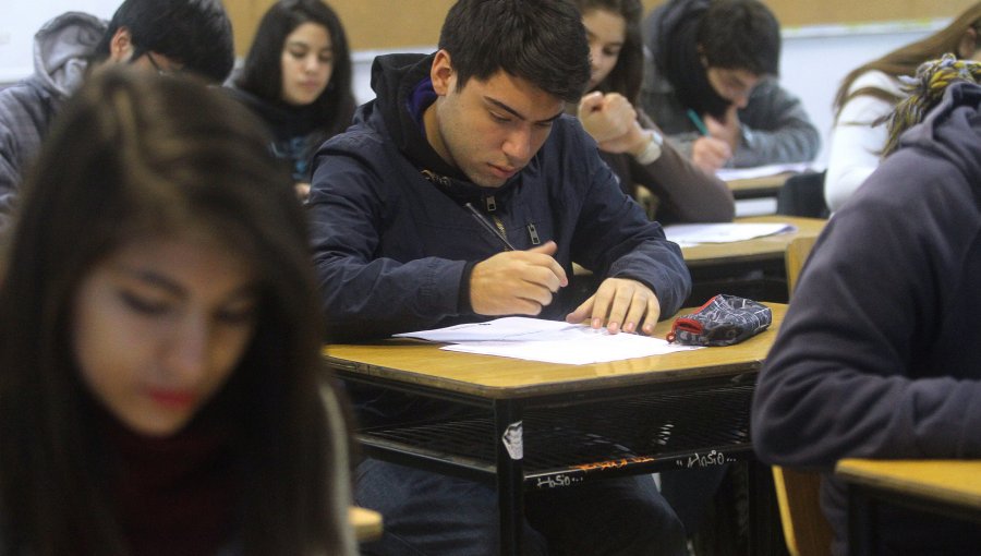 Encuesta: 51% de estudiantes de cuarto medio no sabe si califica para la gratuidad