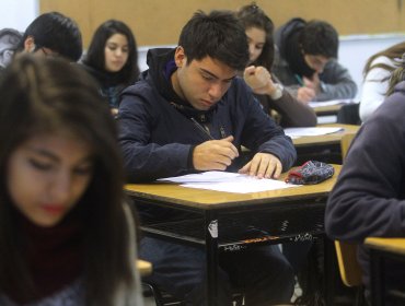 Encuesta: 51% de estudiantes de cuarto medio no sabe si califica para la gratuidad