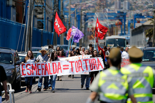 Agrupaciones de DDHH “funan” llegada del Buque Escuela Esmeralda en Valparaíso