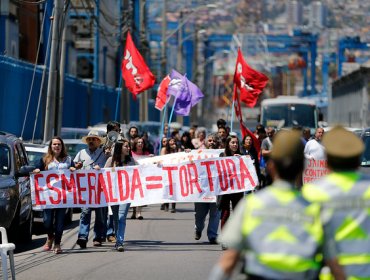 Agrupaciones de DDHH “funan” llegada del Buque Escuela Esmeralda en Valparaíso