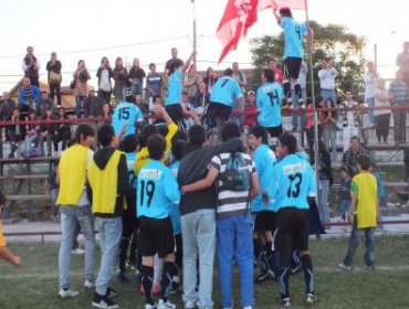 Matan a un hombre de un palo en la cabeza en el estadio de Isla de Maipo