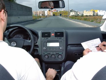 Conaset: Sólo la mitad de postulantes aprueba examen teórico de conducir