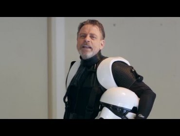 Mark Hamill sorprende a fanáticos disfrazado de Stormtrooper