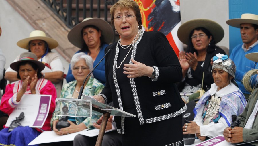 Encuesta Cadem: Desaprobación a Michelle Bachelet sigue en aumento y llega al 65%