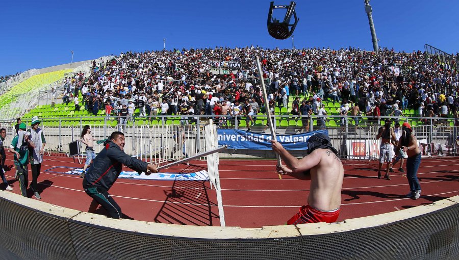 Gobierno exigió regreso de Carabineros a los estadios