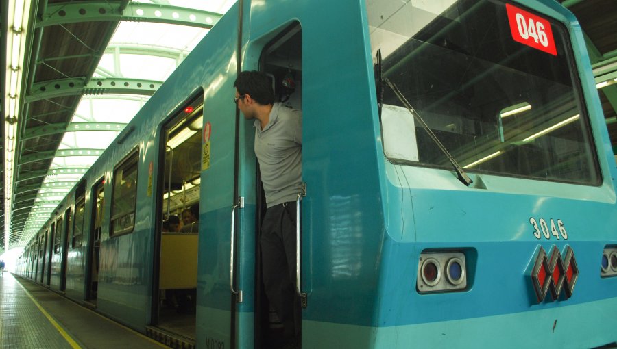 Metro de Santiago con cierre de estación debido a intento de robo de cajero automático