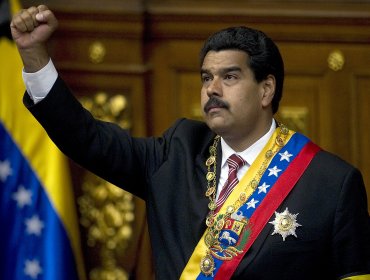 Maduro dice que si bancada opositora quiere revocarlo, irá al "combate"