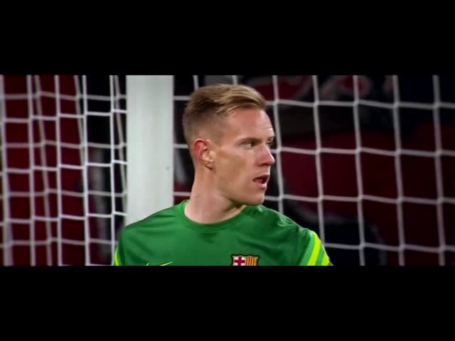 Ter Stegen se luce con estas atajadas en el empate de Barcelona