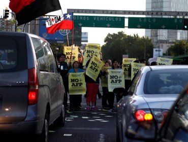 Realizan diversas manifestaciones en Santiago en jornada contra las AFP