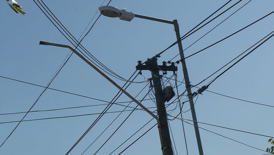 Camión provocó corte de suministro eléctrico en sector de Providencia