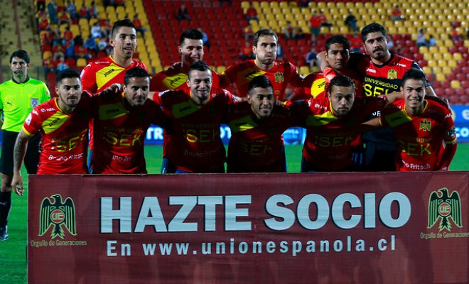 Unión Española donó equipación deportiva a fundaciones capitalinas