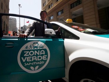 Taxis eléctricos inician su operación en Santiago