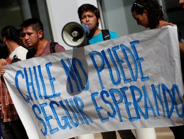 Estudiantes protestan frente al TC por fallo sobre Gratuidad