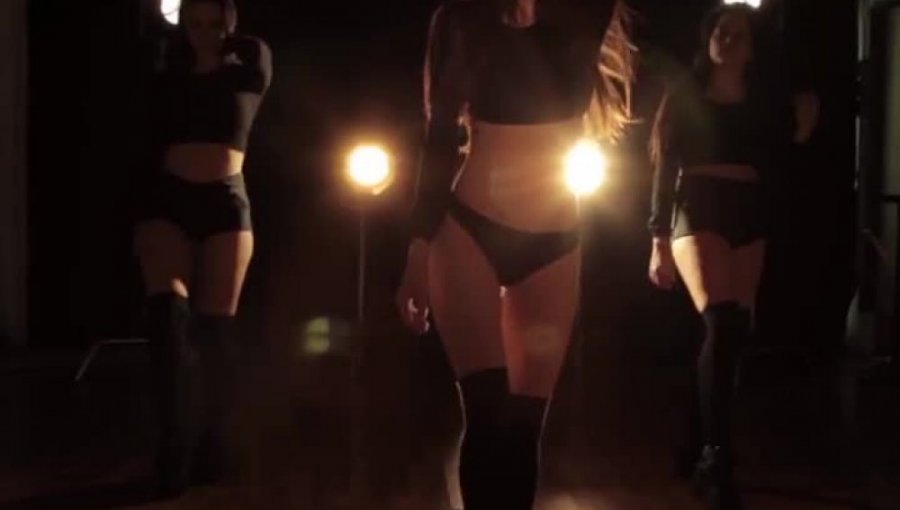 Un sexy video de para "Despedir el 2015"