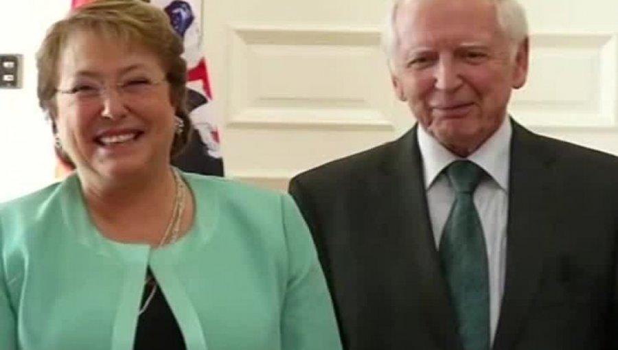 Bachelet se reúne con ganadores del Nobel y medalla Fields