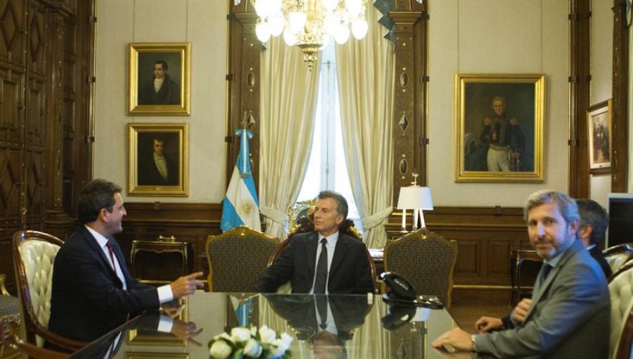 Macri inicia gestión con ronda de diálogo con opositores argentinos