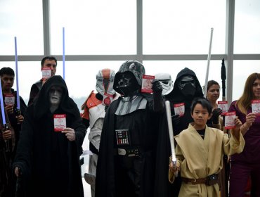 Desde el Sky Center Darth Vader llamó a capitalinos a donar sangre