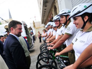 Carabineros en bicicleta operan para evitar robos en barrios comerciales