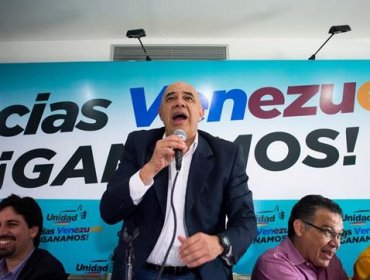 Oposición hace planes con el poder mientras el chavismo busca culpables