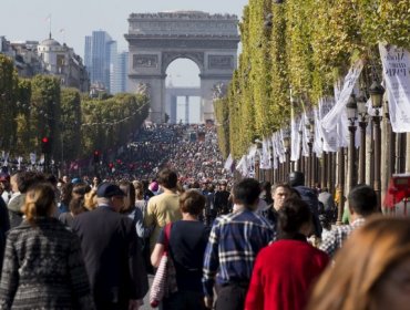 Miles de personas se concentran en París en defensa del medioambiente