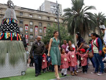 Árboles de materia reciclado adornarán la Plaza de Armas esta Navidad